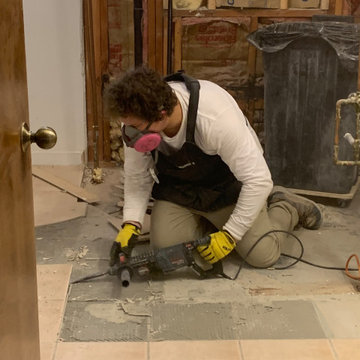 DEMO START IN THE MASTER BATHROOM