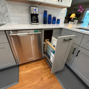 Transitional Kitchen Remodel Done in a Two-Tone Color