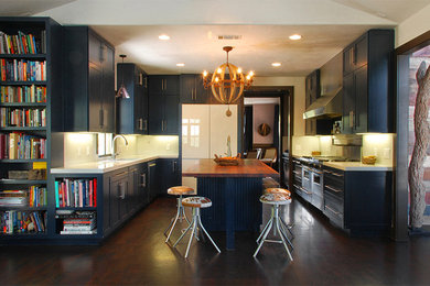 Kitchen - contemporary kitchen idea in Austin