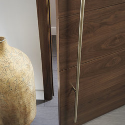 TruStile Tru&Modern Infinite Rail Detail- Walnut - Interior Doors