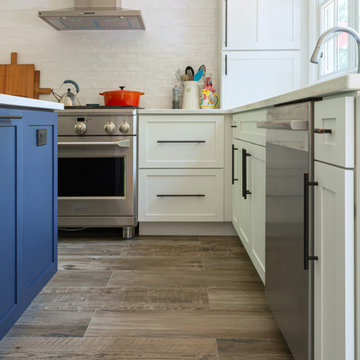 Two Tone Decora Kitchen