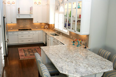 Kitchen - traditional kitchen idea in Charlotte