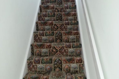 ウエストミッドランズにあるミッドセンチュリースタイルのおしゃれな階段の写真