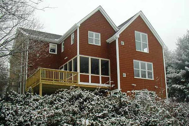 Mid-sized traditional brown three-story vinyl exterior home idea in Richmond with a shingle roof