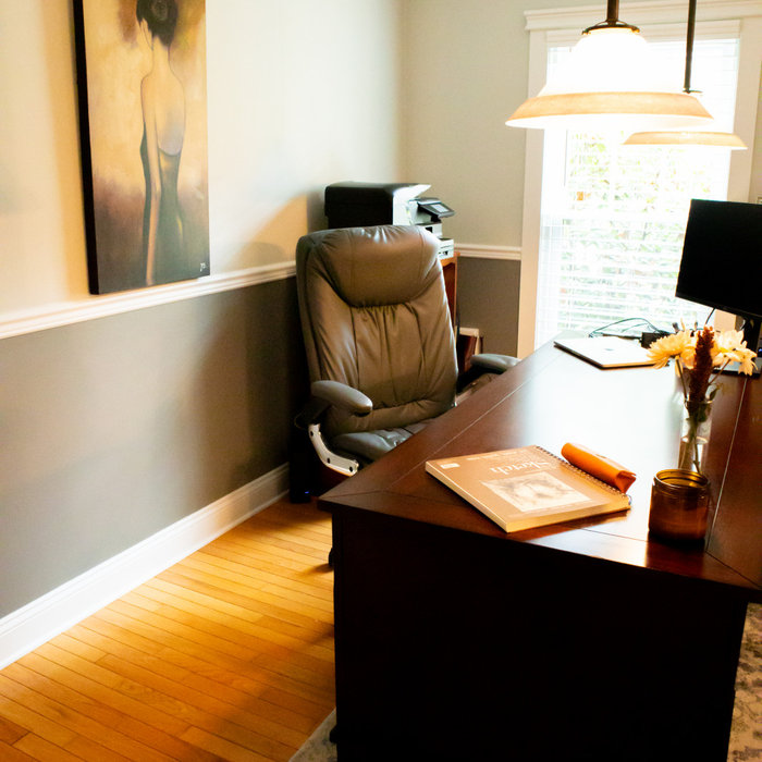 Home office - transitional home office idea in Boston