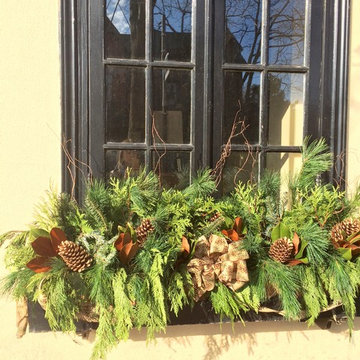 F'Amelia Restaurant Christmas Decorating of Enterance
