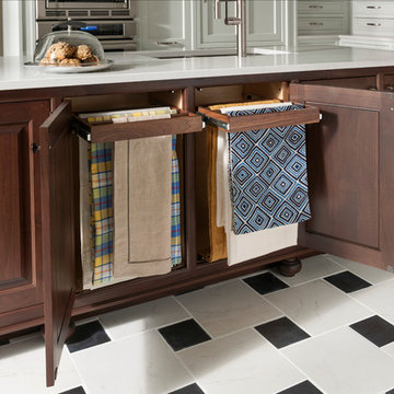 Pull-Out Linen Rack