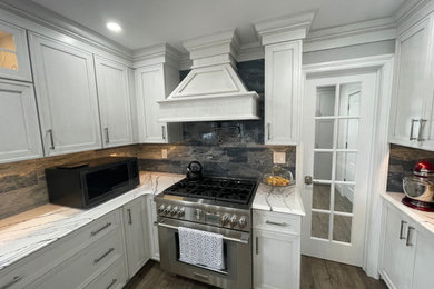 Kitchen - craftsman kitchen idea in New York