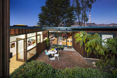 Example of a 1950s kitchen design in San Francisco