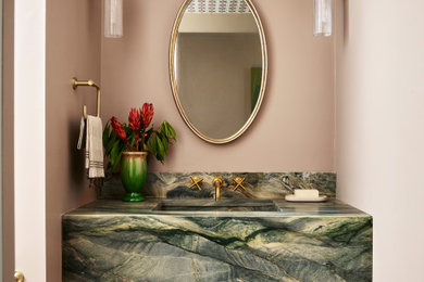 ボストンにある高級な中くらいなコンテンポラリースタイルのおしゃれなトイレ・洗面所の写真