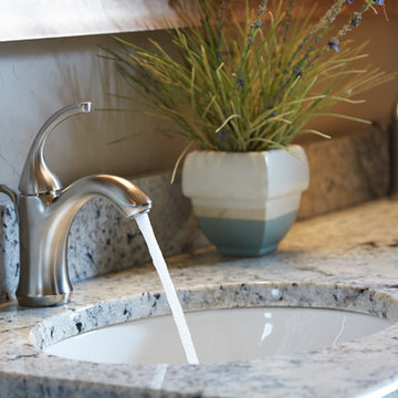 Bathroom faucet in brushed nickel with an undermount sink