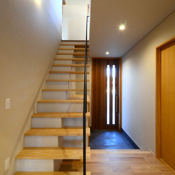 千郷の家（新城市）玄関ホール＆階段