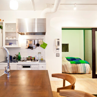 Contemporary kitchen pantry pictures - Inspiration for a contemporary kitchen pantry remodel in Tokyo