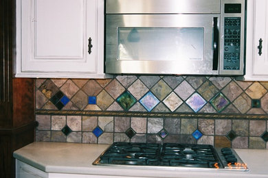 Kitchen - traditional kitchen idea in Kansas City