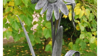 metal garden plant flower sculpture