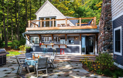 Yard of the Week: Lakefront Retreat for Relaxing and Entertaining