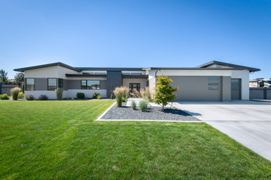 Minimalist exterior home photo in Seattle