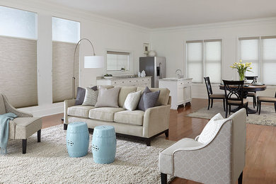 This is an example of a transitional family room in Orange County.