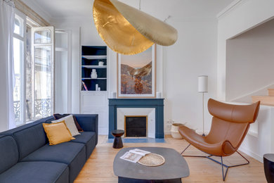 Living room - modern living room idea in Bordeaux