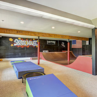 シャーロットの大きいコンテンポラリースタイルのおしゃれなホームジム (カーペット敷き) の写真