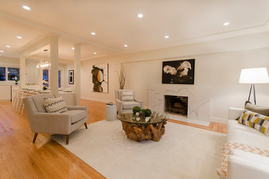 Living room - mid-sized transitional living room idea in Vancouver