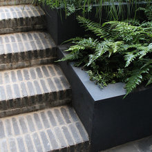 FRONTYARD ENTRY/SIDE YARD