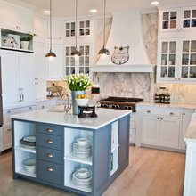 Beach house kitchen