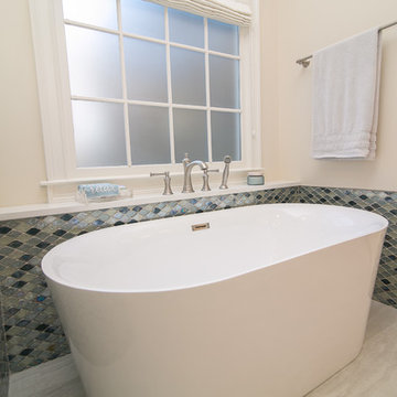 A serene spa masterbathroom