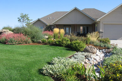 Mid-sized traditional exterior home idea in Denver
