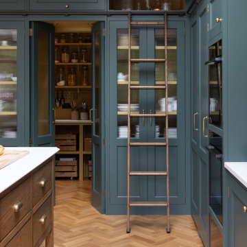 Teddington Painted Shaker Kitchen with Pantry, Bar, Boot & Utility Room