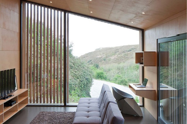 Contemporary Home Office by Ecospace® Ltd.