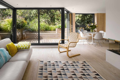 This is an example of a contemporary living room in London.
