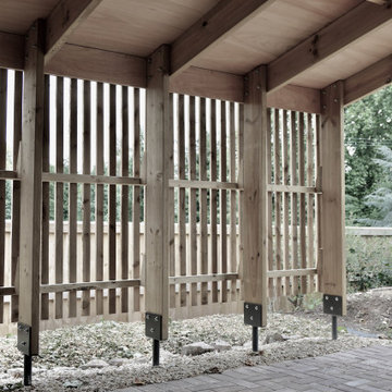 Garden Shelter - Timber frame and screen