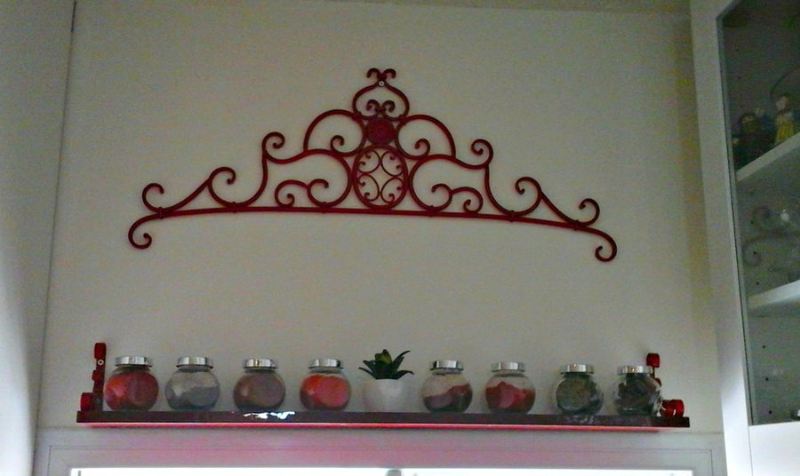 red accents in the kitchen