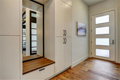 Example of a minimalist home design design in Calgary
