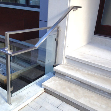 Glengowan residence main entrance glass and stainless steel railing