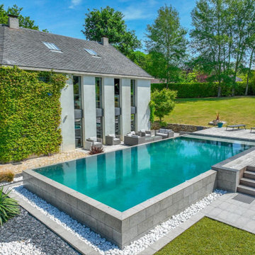 Conception d'une piscine semi-enterrée en béton