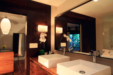 Example of a trendy bathroom design in Phoenix