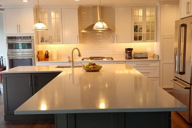 Kitchen photo in Charleston