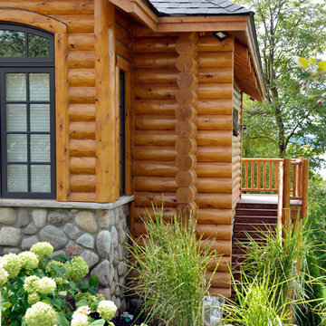 Log Home Lakeside Hideaway