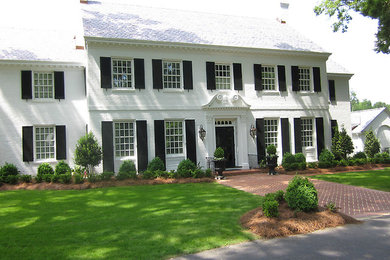 Inspiration for a traditional landscaping in Raleigh.