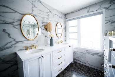 Inspiration for a contemporary bathroom remodel in Toronto