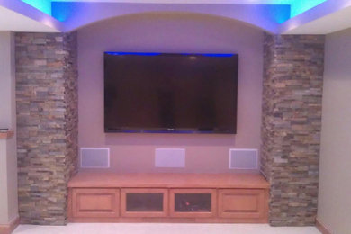 Example of a family room design in Minneapolis