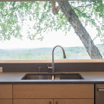 Full-Access Contemporary Kitchen
