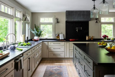 Example of a kitchen design in Boston