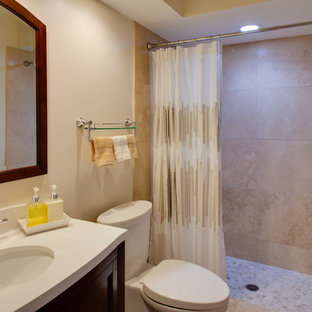 Bäder mit Schrankfronten im Shaker-Stil und Edelstahl-Waschbecken