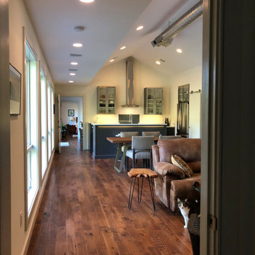 Contemporary Creekview Container