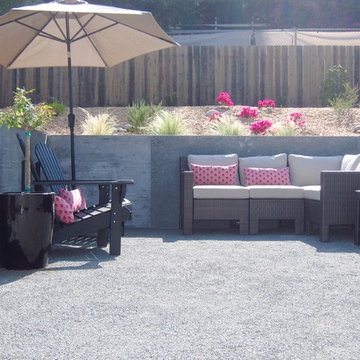 Rolando Village Modern Backyard