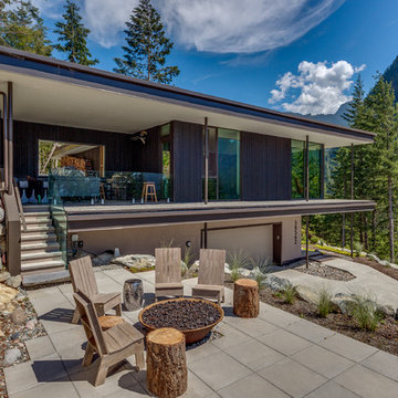 Cabin in the Woods, Squamish - West Coast Modern