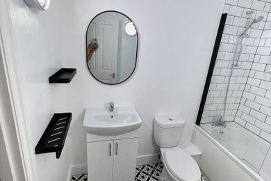 Modern bathroom.